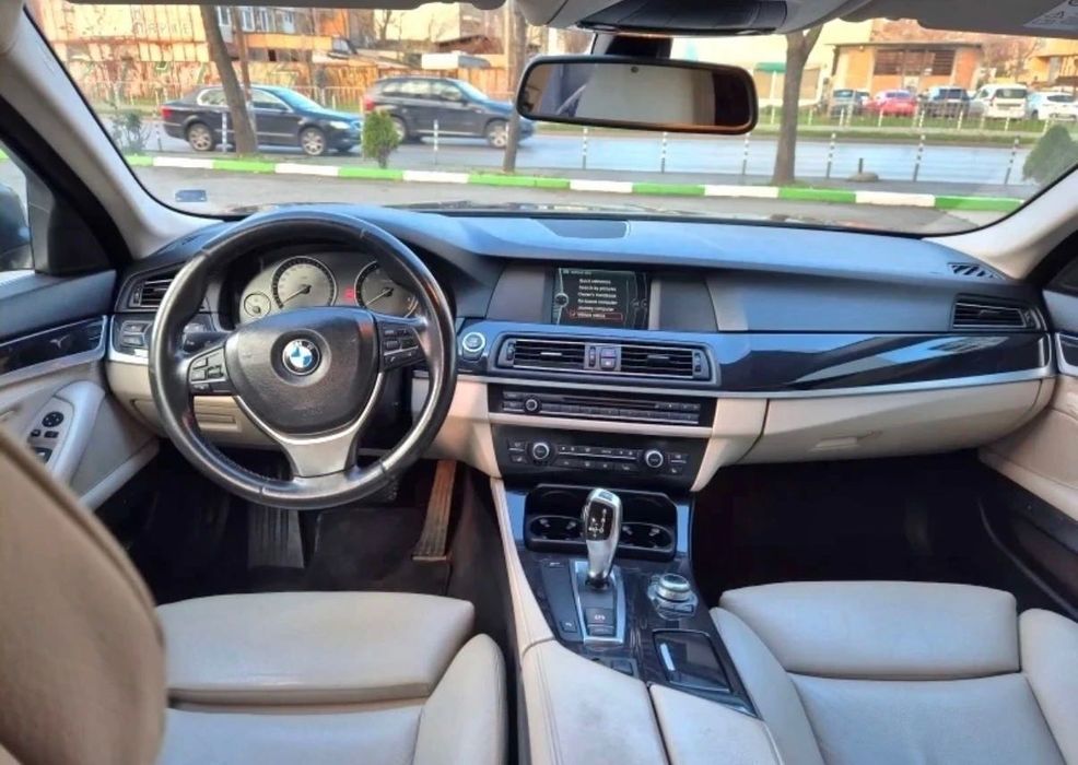 Автомобил BMW 523