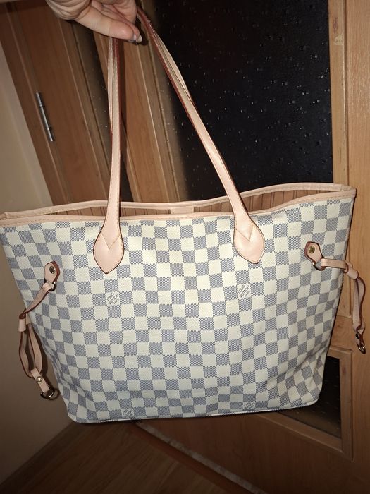 Оригинални чанти,Guess,Moshino,Valentino