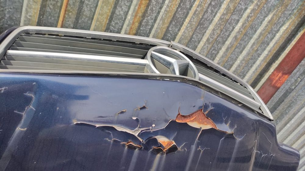 Капот на мэрс-124.