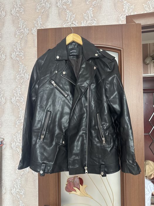 Продаю кожанку stradivarius