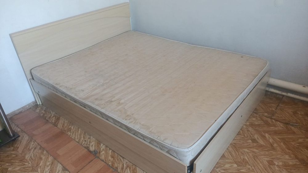 Продам 2 спальную кровать