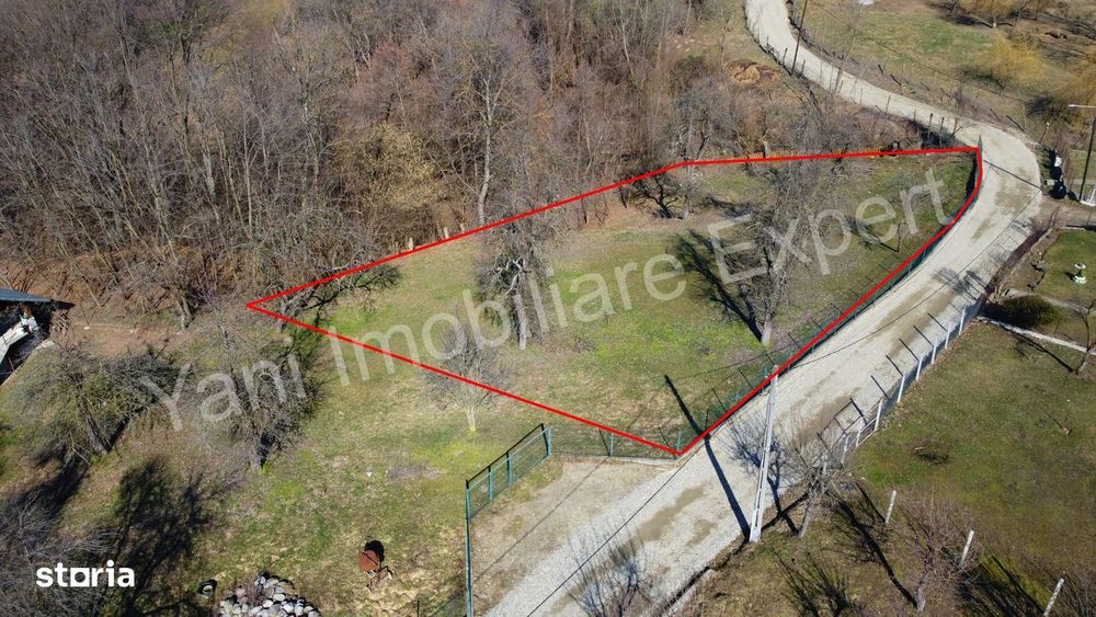 Teren de vânzare în comuna Valea Iasului, sat Cerbureni, județ Argeș.