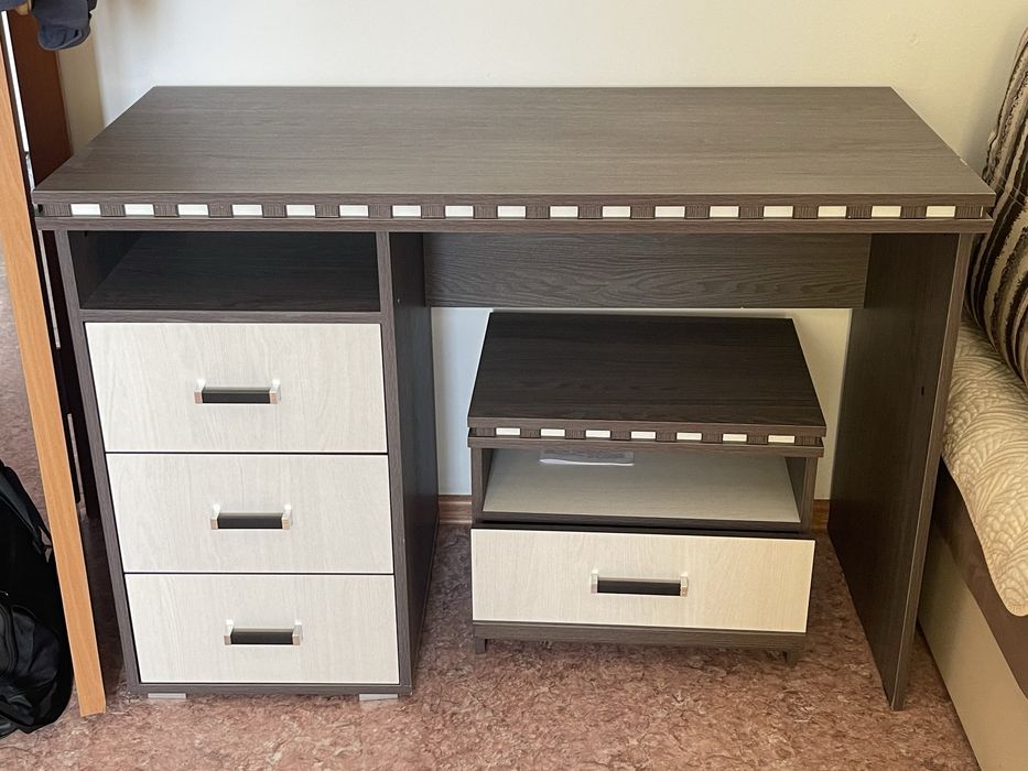 Стол с тумбочкой