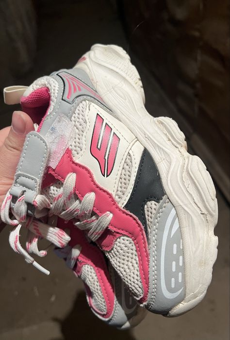 Кроссовки легкие