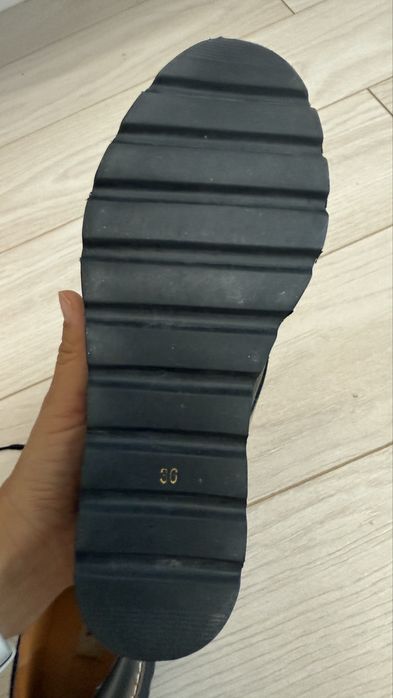 Продам обувь из лаковой кожи