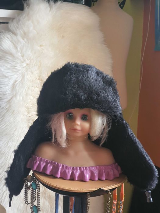Caciula cu urechi din blana artificiala marimea 60