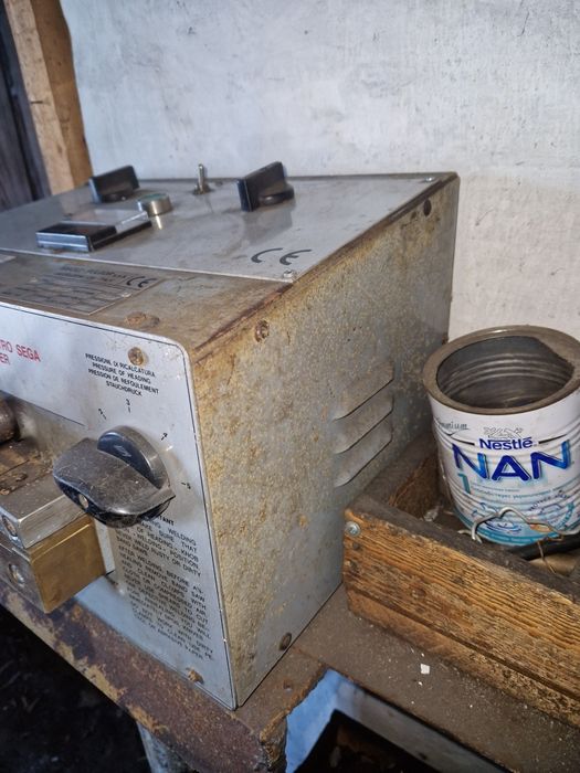 Сварочный станок для сварки ленточных пил.