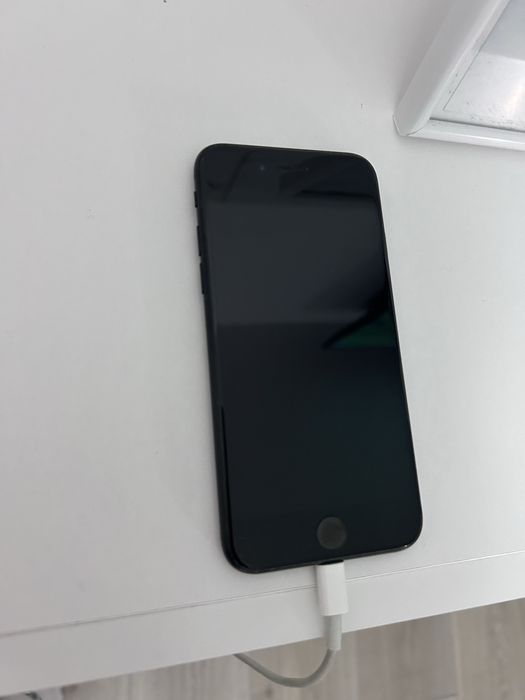 Vând Iphone SE 2020