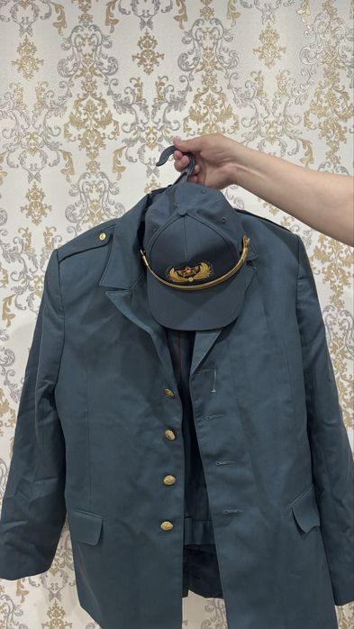 Продам комплект костюм