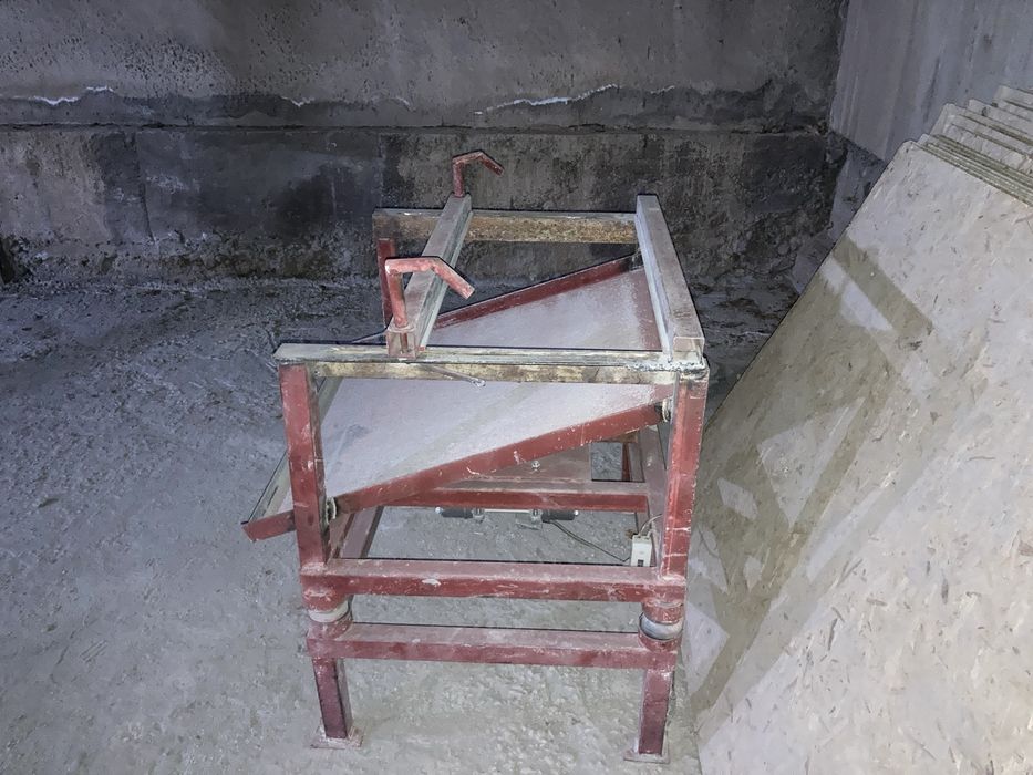 Вибростол для снятие брусчатки с формы.