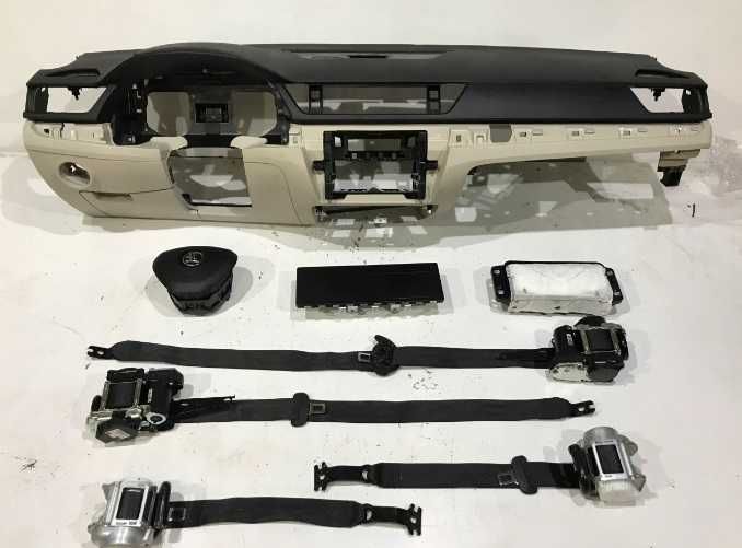 Skoda Superb kit airbag - plansa de bord alb / negru - set centuri