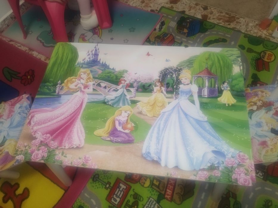 Vând măsuță cu 2 scaune pentru copii 1-5 ani