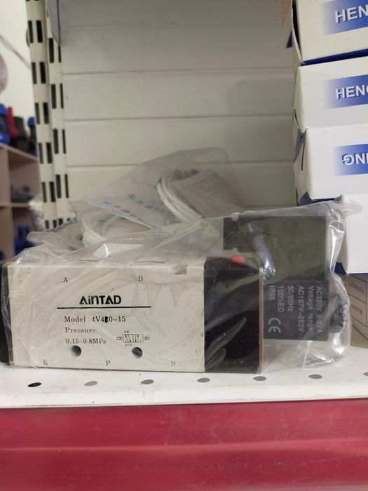 Пневмораспределитель, пневматика, пневмоцилиндр