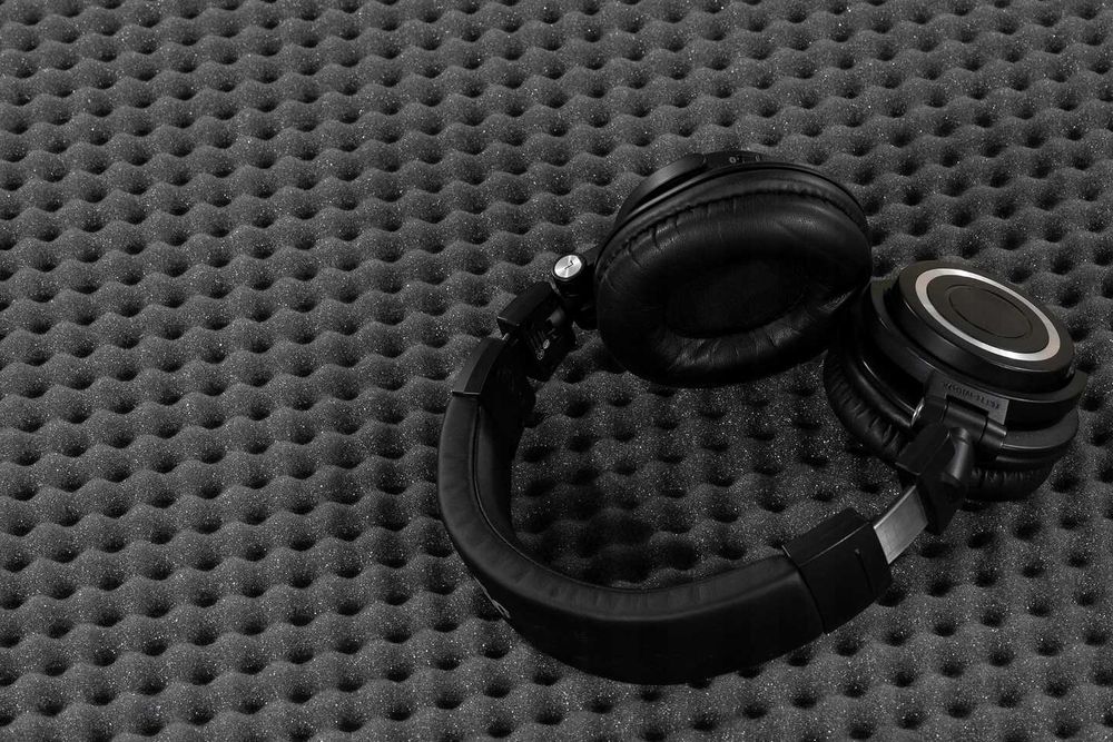 Burete acustic adezivat si izolator fonic 200x100cm cu grosime de 3 cm