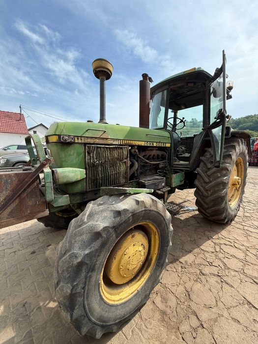 Dezmembram tractor John Deere 4040 — poza 2