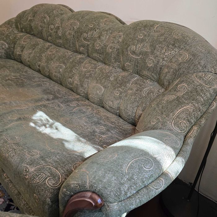 Красива Холна Гарнитура: 1 Диван + 2 кресла + 2 табуретки