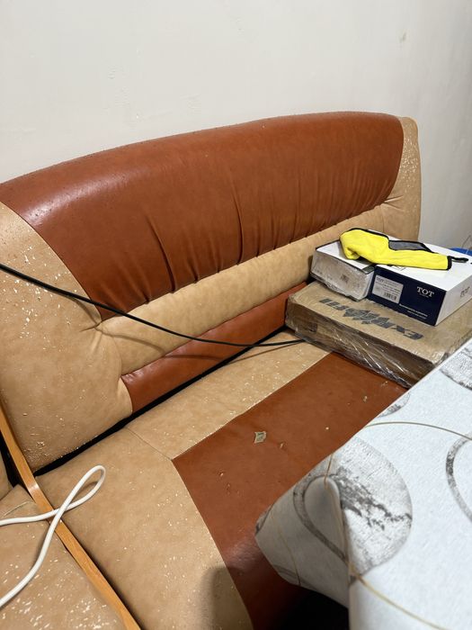 Стол кухонный угловой