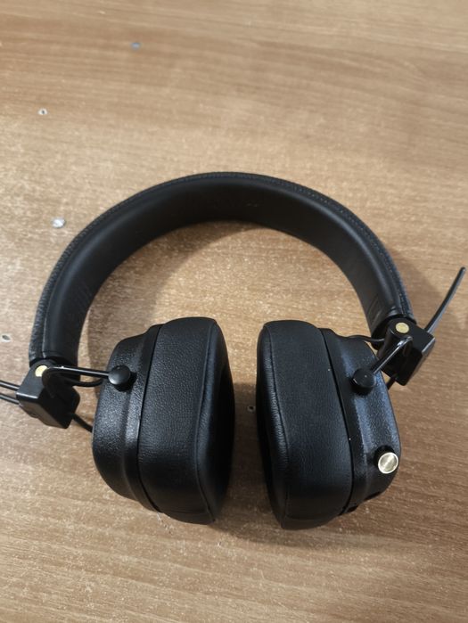 Продам наушники маршал