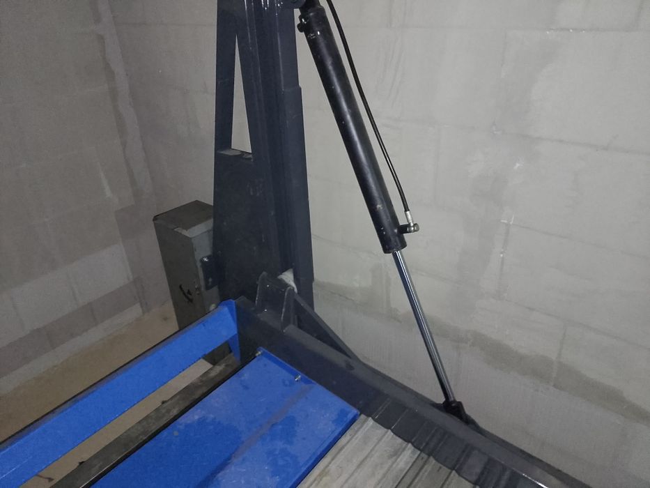 Система за паркиране на два автомобила