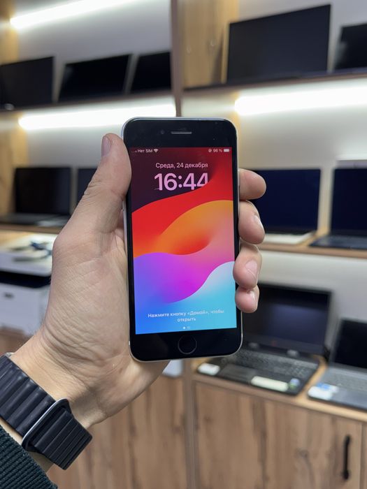 Смартфон iPhone SE