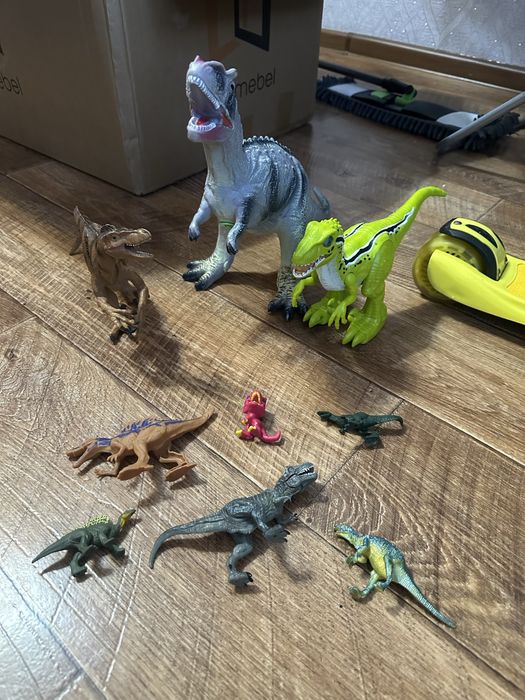 Динозавры игрушки