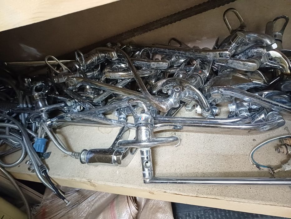 Продаётся Ванна Унитаз Раквня