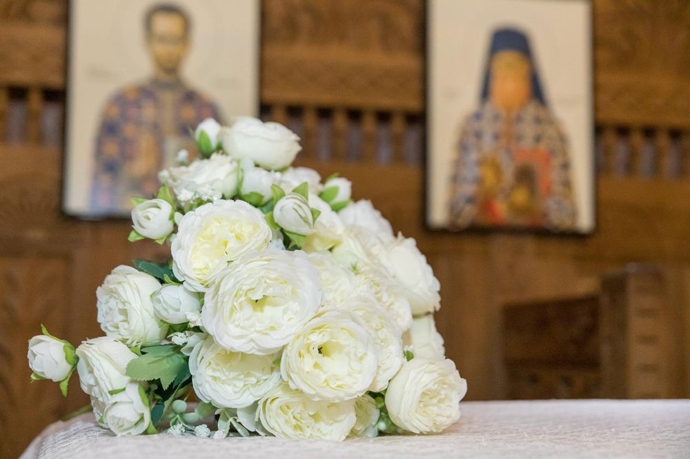 Decor flori - cristelniță  botez/ cununie