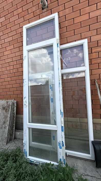 Продается пластиковая дверь и окно