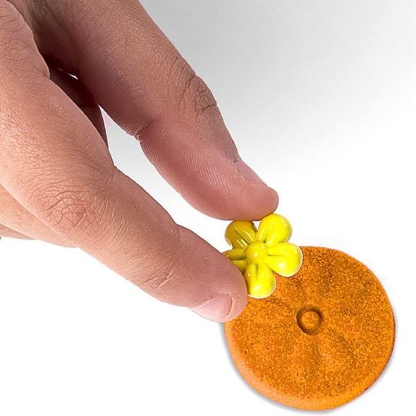 Комплект с кинетичен пясък Spin Master Kinetic Sand Сладкиши. Несъхнещ