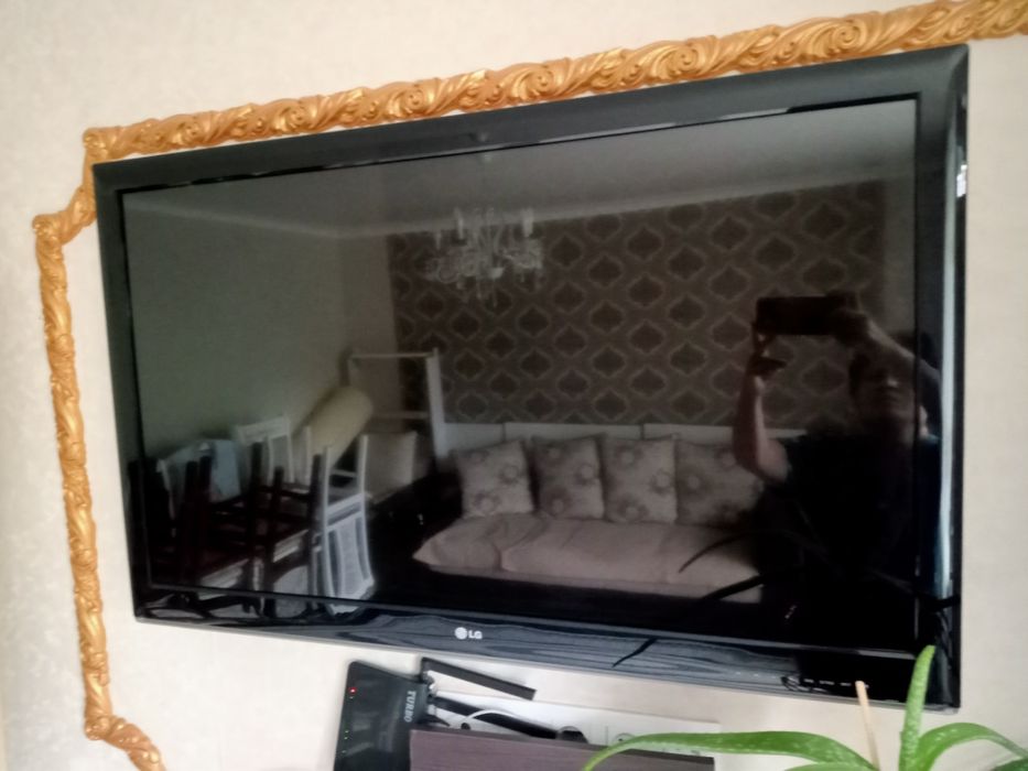 Продается телевизор ЖК,в отличном состояний,диагональ 105 см.