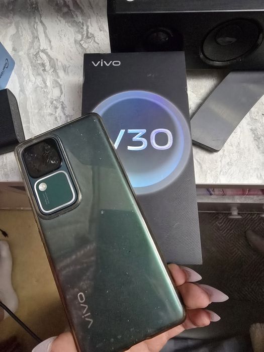 Продам телефон vivo v30