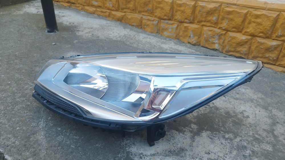 Far stanga Ford kuga