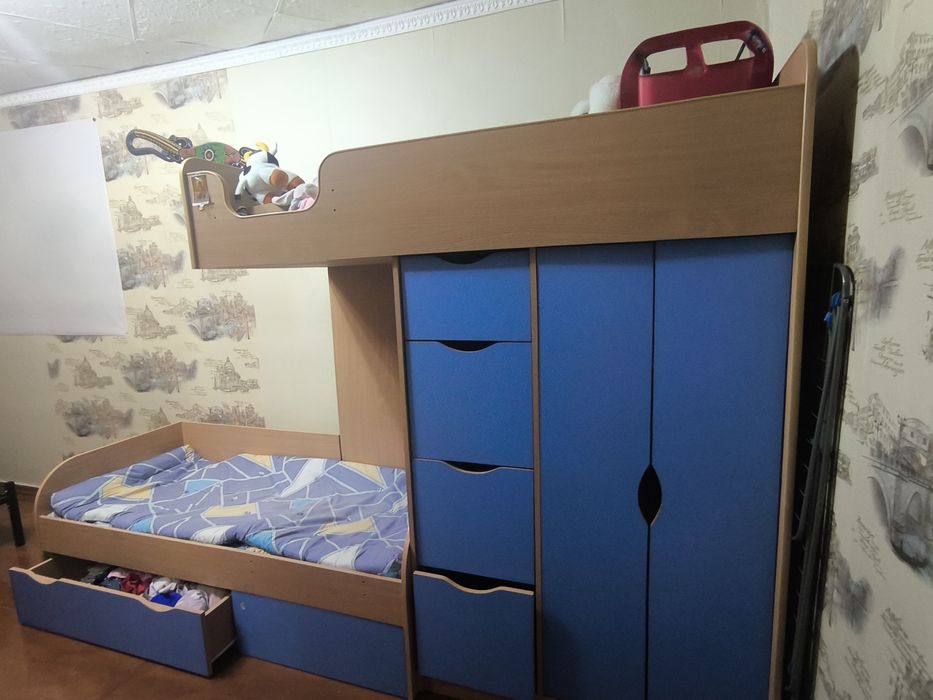 Продается детская двухъярусная кровать