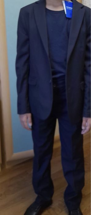 Продается костюм школьный