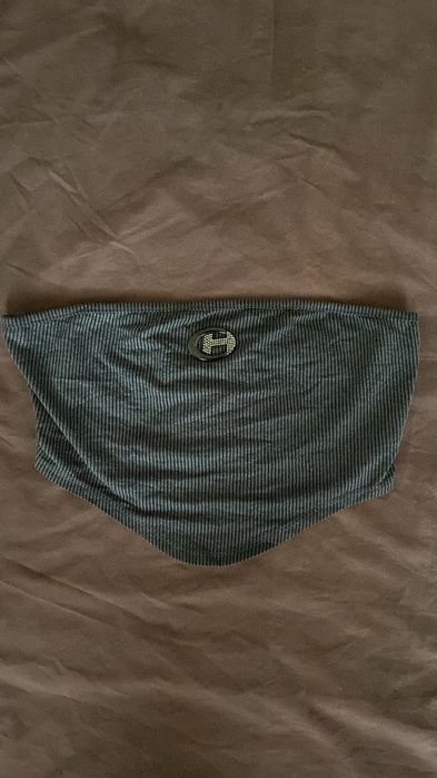 Дамски топове в размер S и XS. В добро състояние ( обличани са рядко).