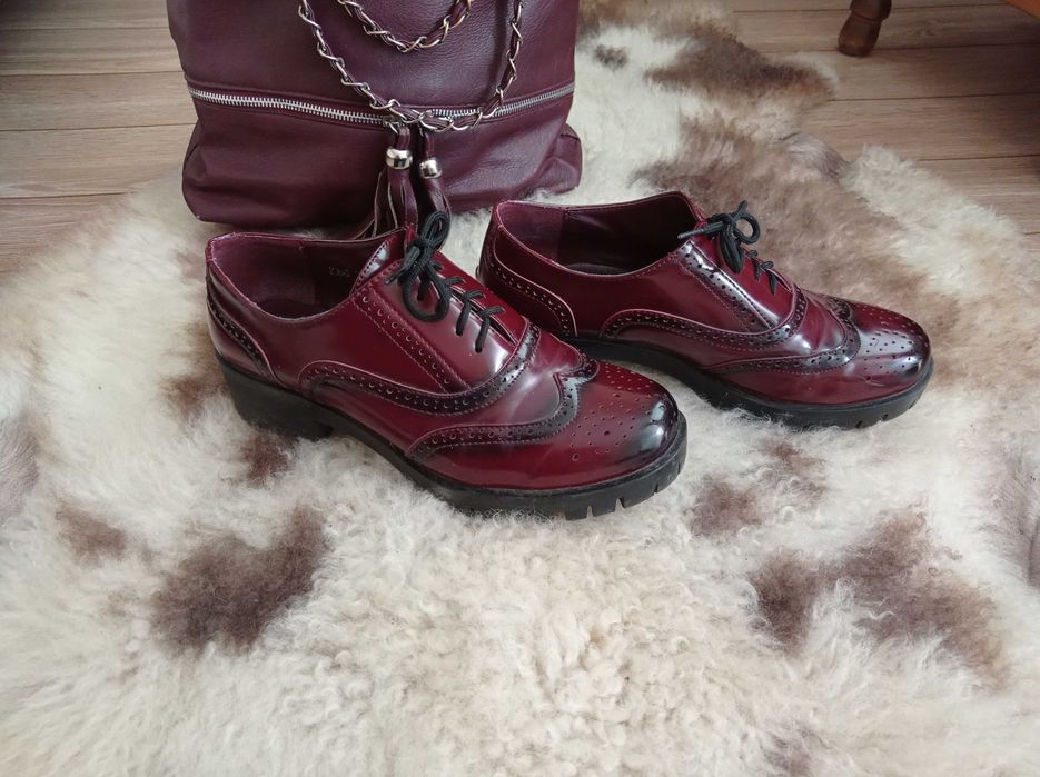 Дамски обувки тип Оксфорд