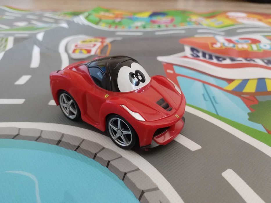 Килимче за игра с количка Ферари