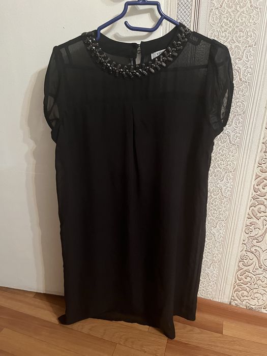 Продам платье и  курточки