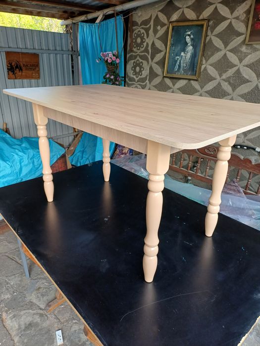 Продам стол кухонный.