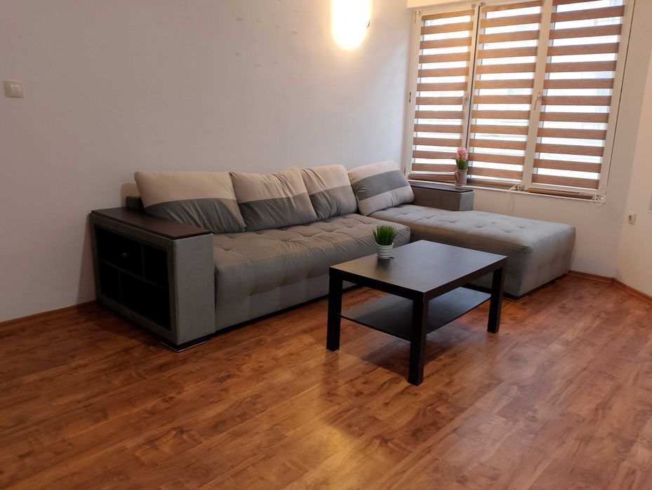 Дава под наем малък 2 стаен апартамент в гр.Бургас жк.Възраждане