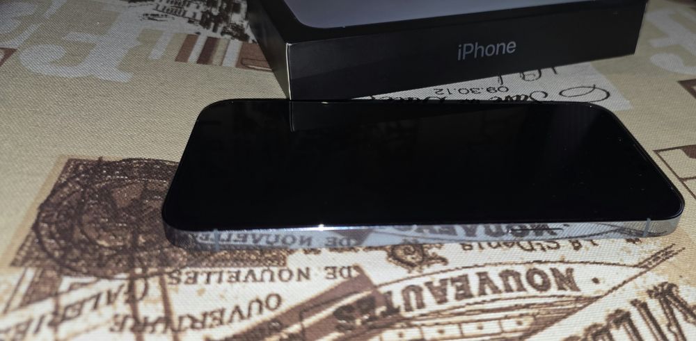 Iphone 13 pro max 128 GB + 4 протектора и 2 кейса