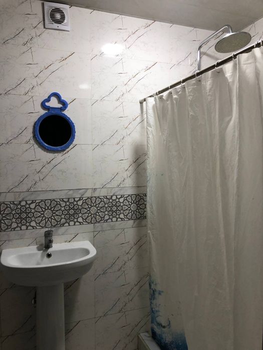 Sergeli honabod 2,5 sotk 5 xona 2 ta hol