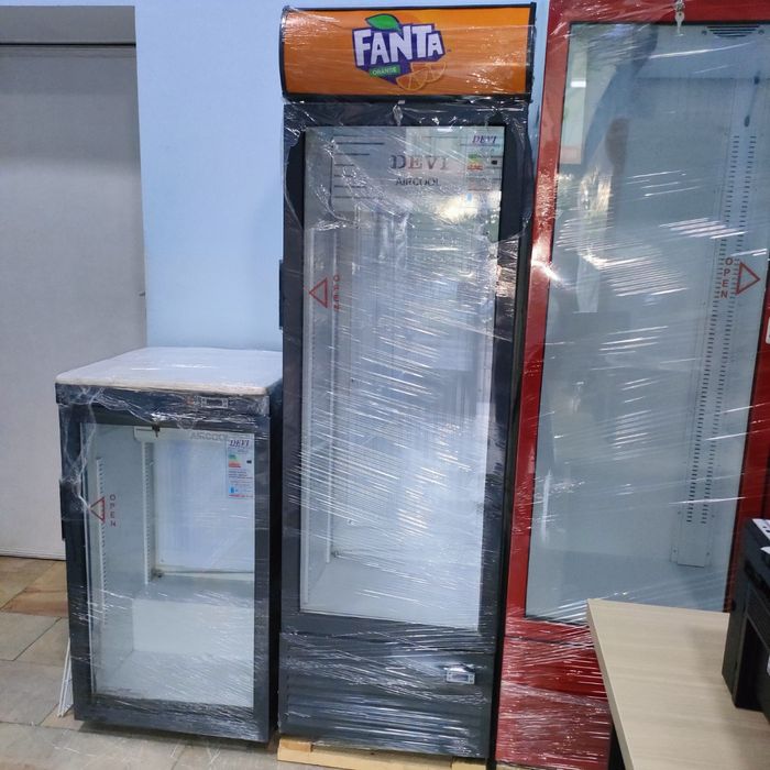 Новые фирменные витринные холодильники DEVI.