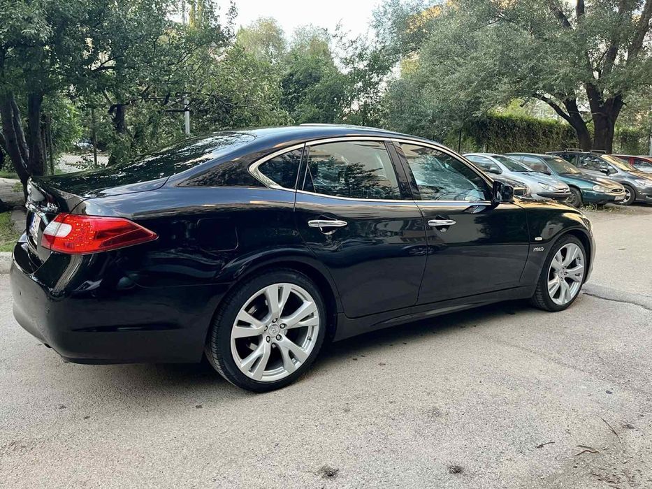 Infiniti M35h hibrid
