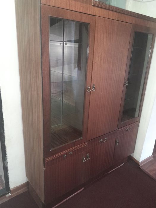 Сервант в хорошем состоянии