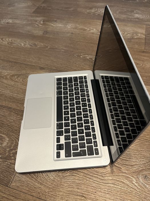 MacBook Pro 13“ (2011) + incarcator, husa