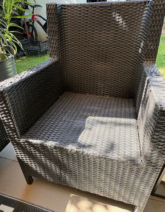 Vand urgent canapea+2 fotolii ratan +masuta pentru terasa/ gradina