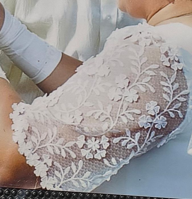 Rochie de mireasa doua piese, 1200 lei usor negociabil.