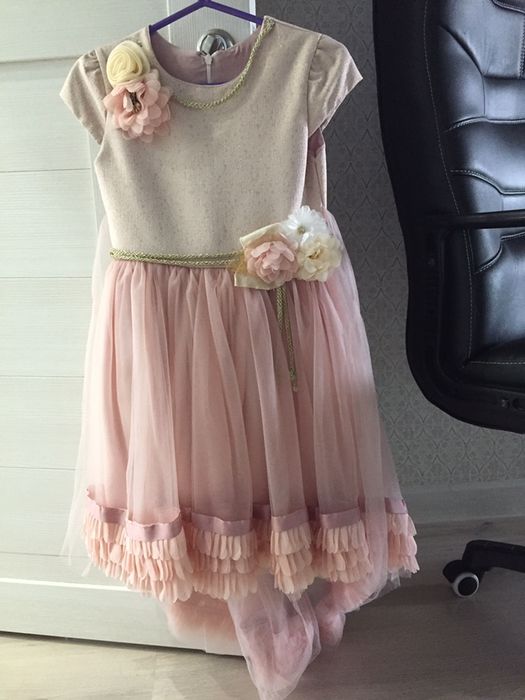 Нарядное платье со шлейфом