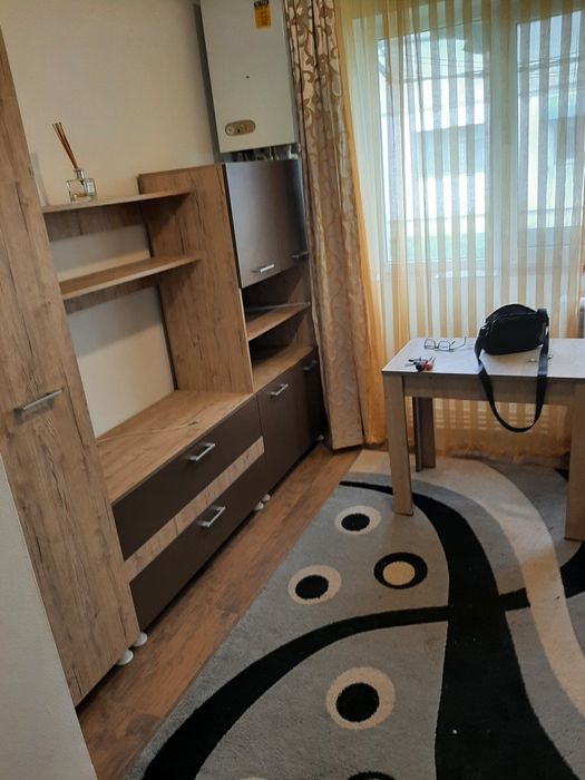 Închiriez camera de cămin transformata în garsoniera - situata lângă jumbo